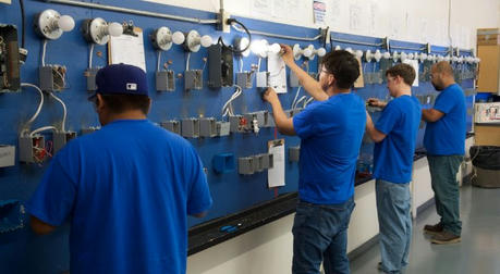 Electrical Jobs in the United States: Salary, Training Paths, and Career Opportunities